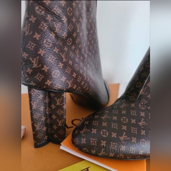 Elegant Brown Designer Ankle Boots - Picture 2 of 5